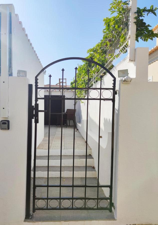 Moradia Geminada V0 - Localizacao Central - Privada Quarteira Ngoại thất bức ảnh